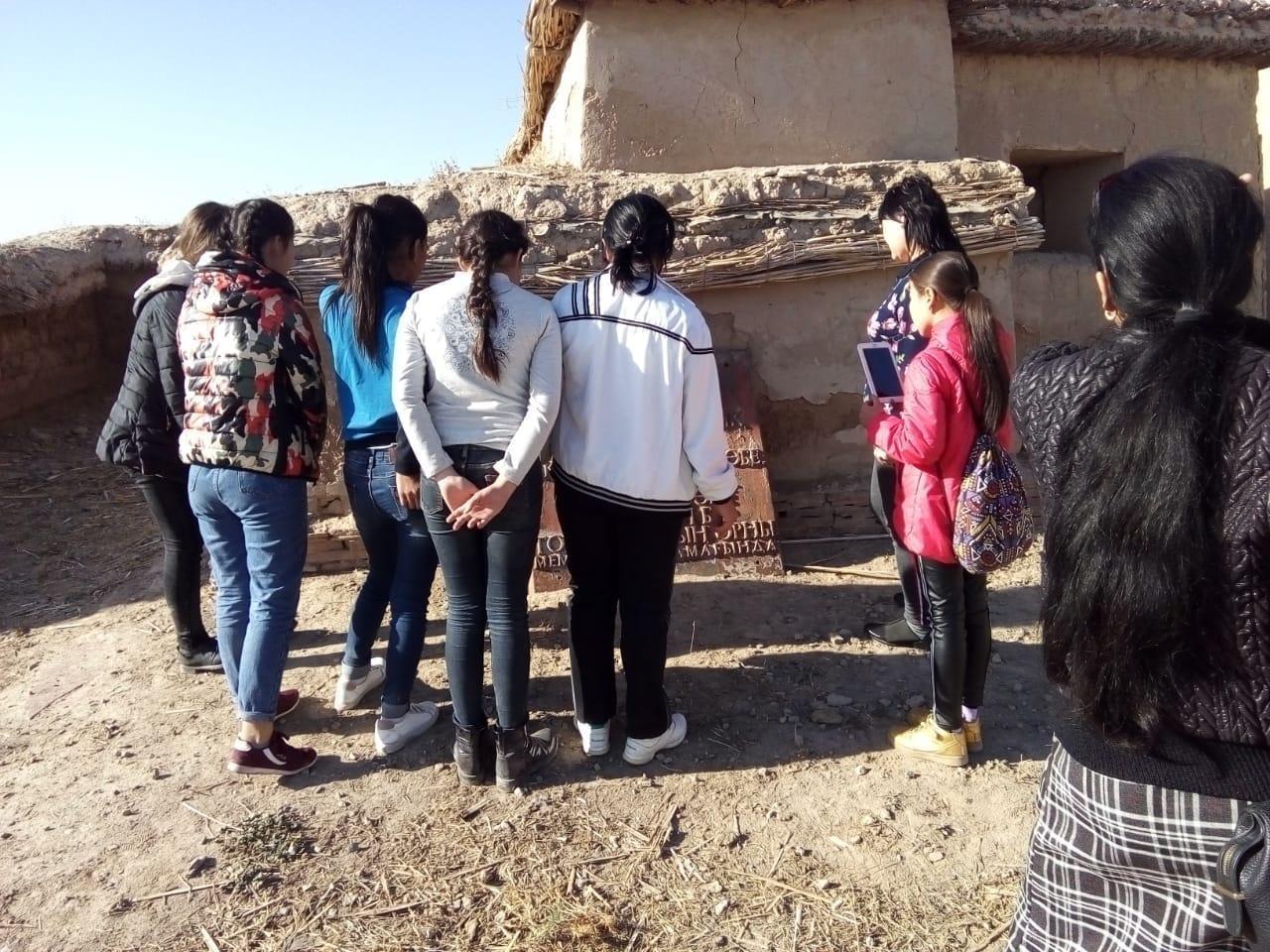 "Өткенге үңілу – өнегелі іс"