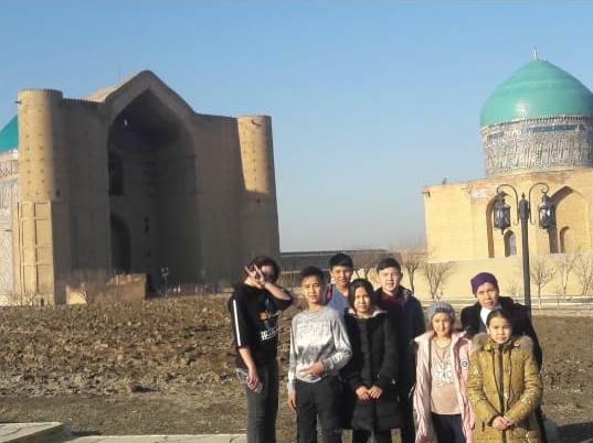 Мектеп оқушылары киелі Түркестанға саяхат жасады.