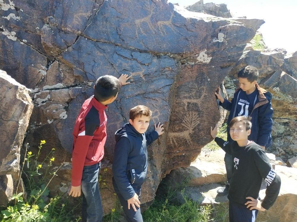 Шу өңіріндегі тарихи орындарға саяхат